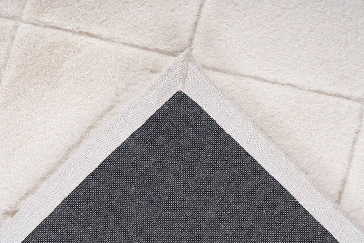 Impulse 600 Ivory Very Soft Fluffy Diamond Rug - DLB Furniture