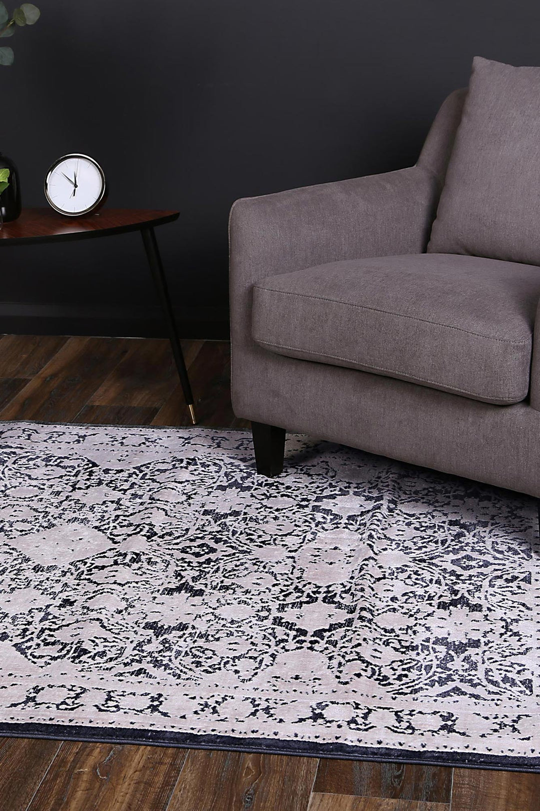 Rapsody Rossini Navy Traditional Rug - DLB Furniture