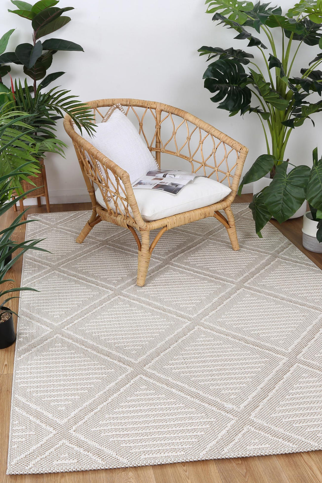 Vanuatu Kenilorea Beige Geometric Flatweave Rug - DLB Furniture