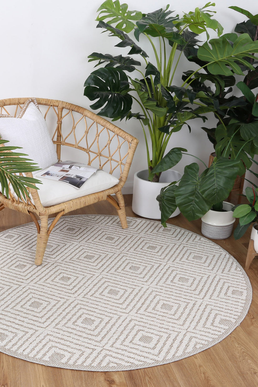 Vanuatu Wickham Beige Geometric Round Flatweave Rug - DLB Furniture